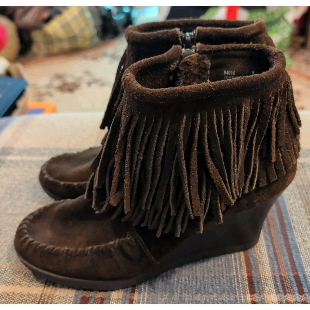 Minnetonka Boots Women 8  Suede Double Fringe Ankle Wedge Bootie Dark Brown Boho